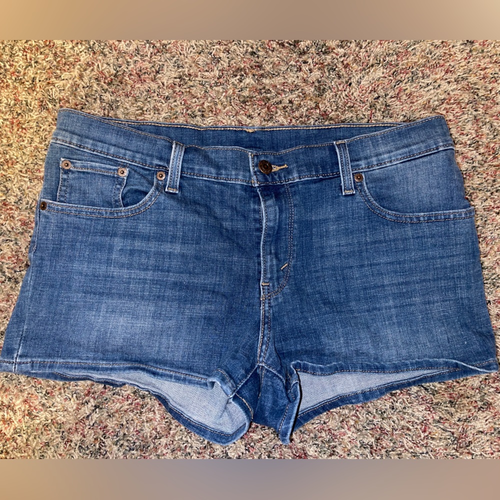Levi short shorts